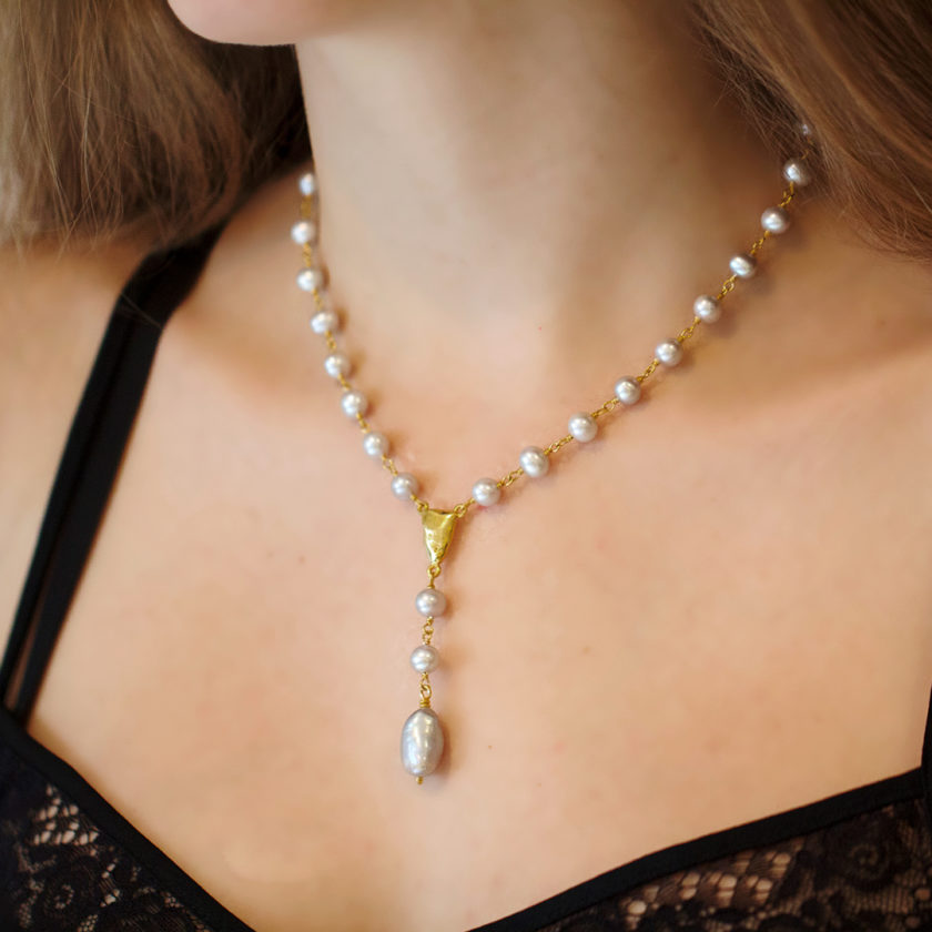 grey Y pearl necklace